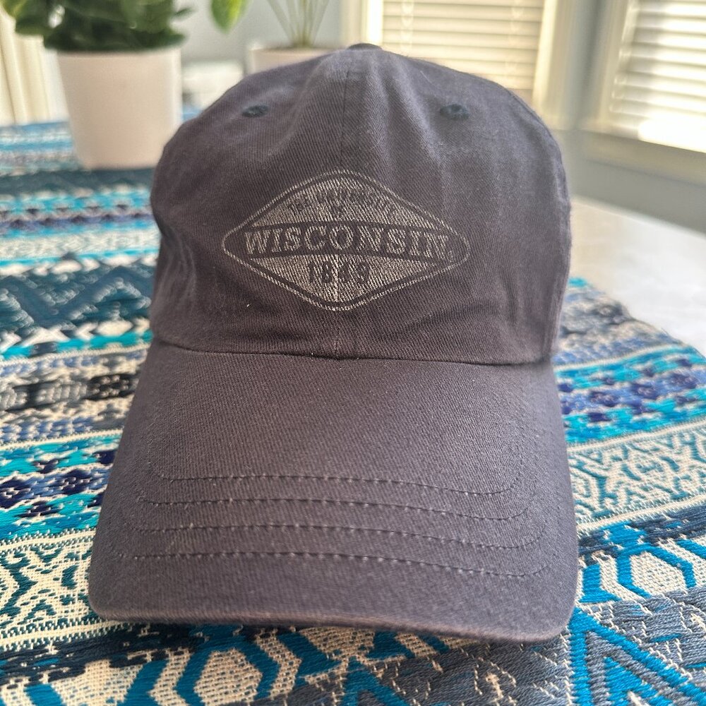 Old School 90s University of Wisconsin Dad Baseball Casual Hat Leather band, OS